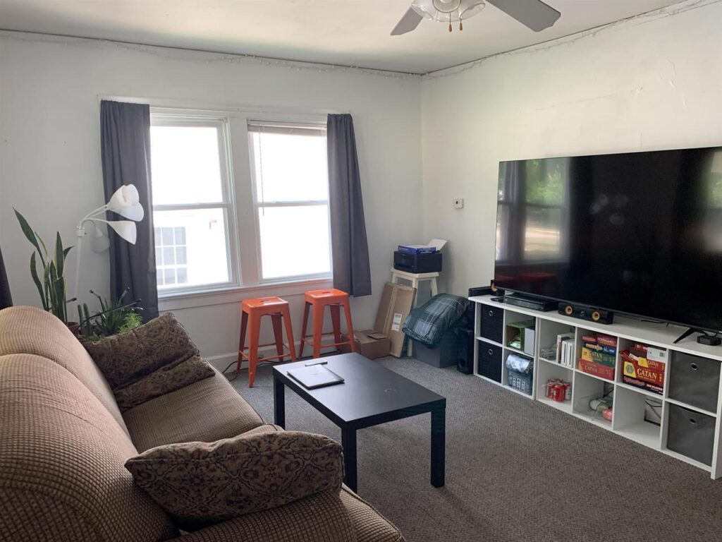 Living room of 1208 Bowen Ct.